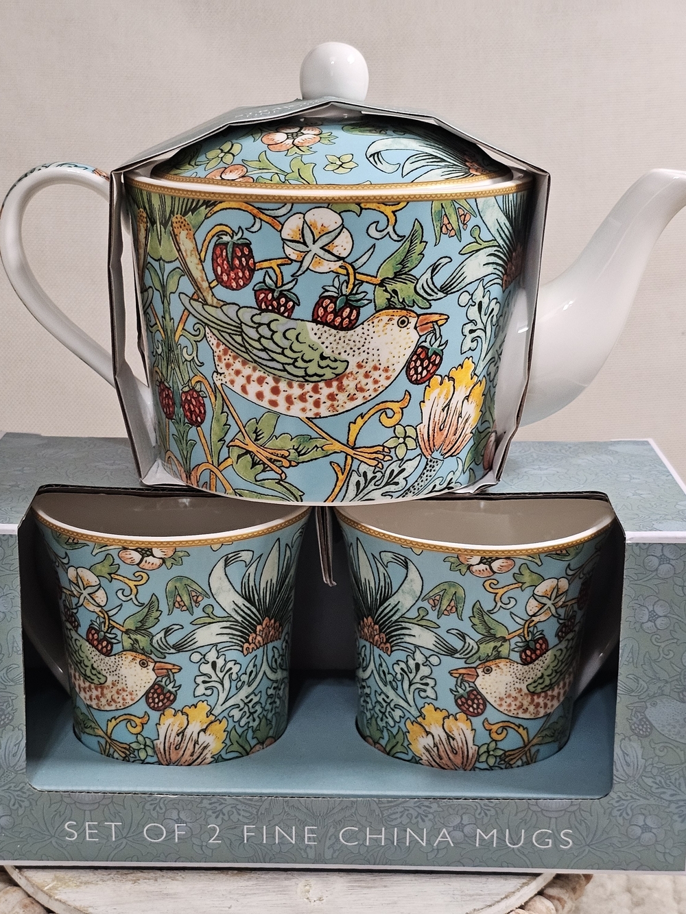 The Leonardo Collection William Morris Strawberry Thief Tea Pot And 2 Mags - Picture 4 of 9